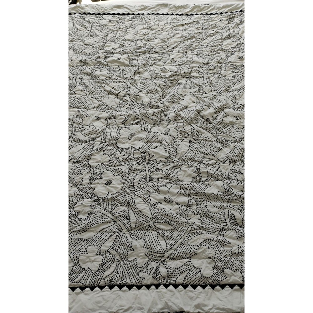 John Robshaw Baby Toddler Suhavi Crib Quilt Blk White Floral Organic Cotton EUC - Picture 1 of 11